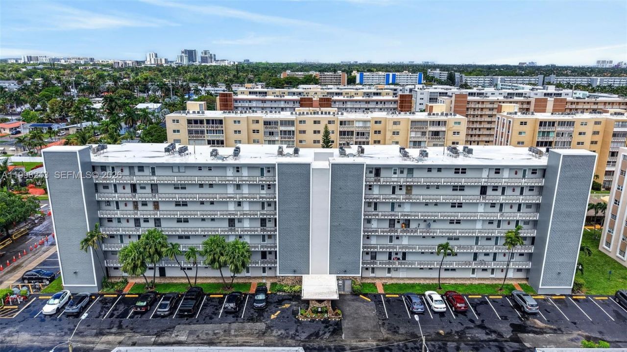 420 NE 12th Ave, Unit 202, Hallandale Beach, FL 33009 Photo