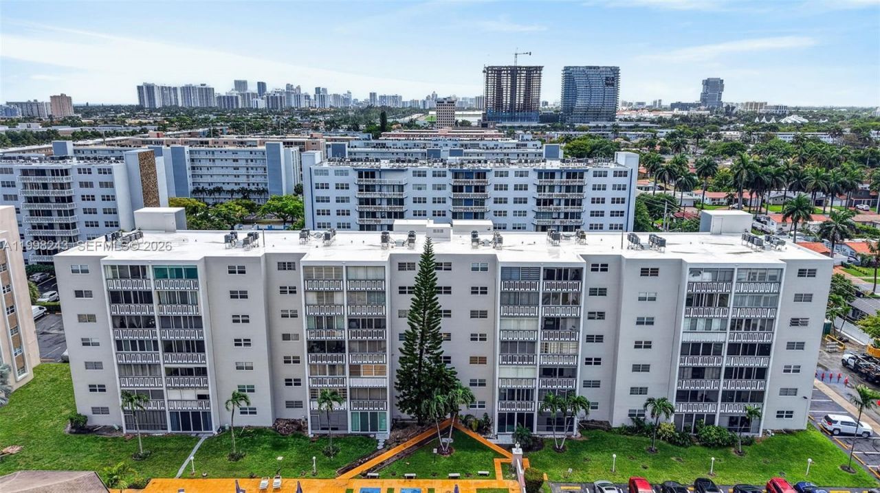 420 NE 12th Ave, Unit 202, Hallandale Beach, FL 33009 Photo