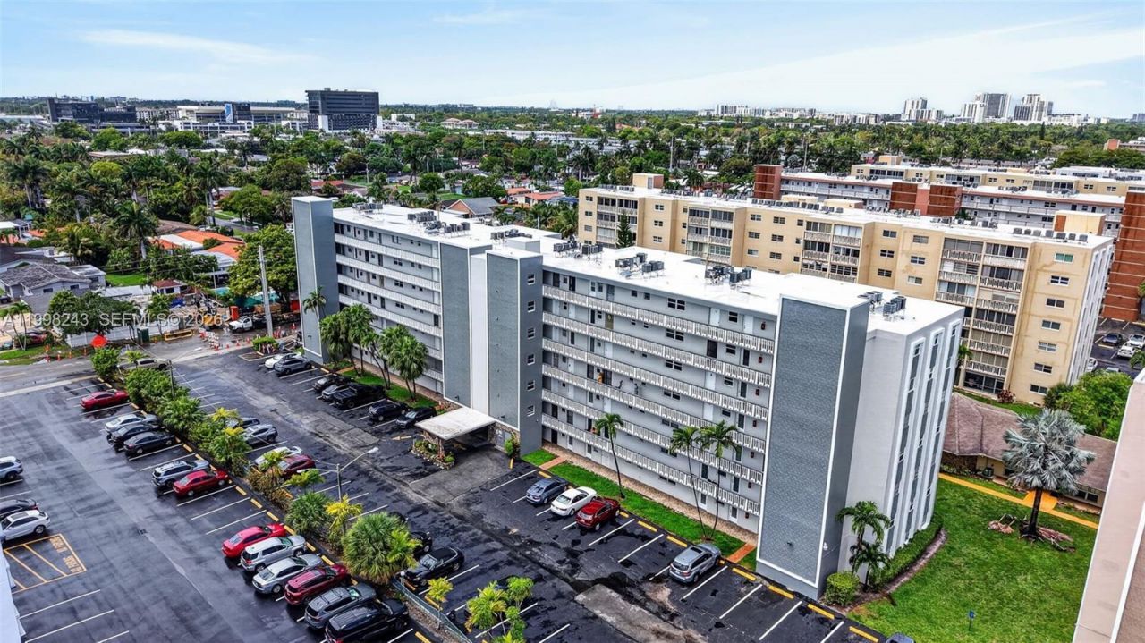 420 NE 12th Ave, Unit 202, Hallandale Beach, FL 33009 Photo