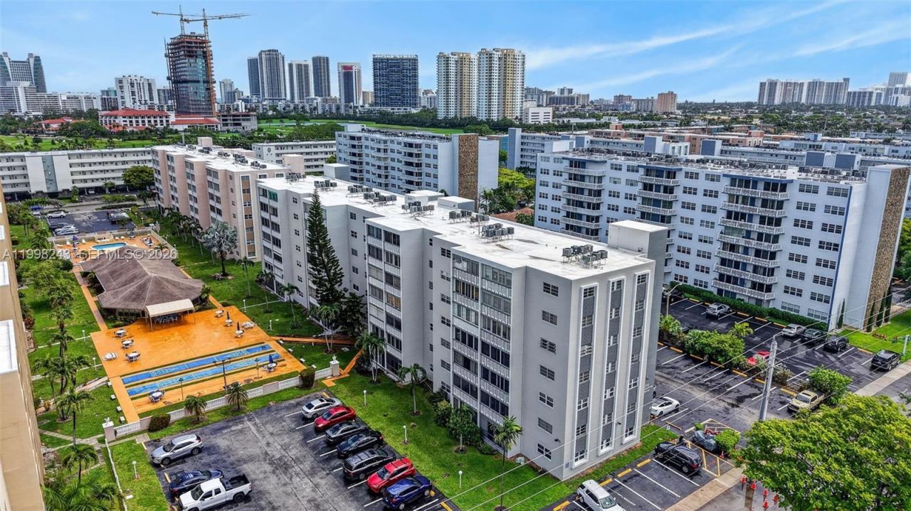 420 NE 12th Ave, Unit 202, Hallandale Beach, FL 33009 Photo