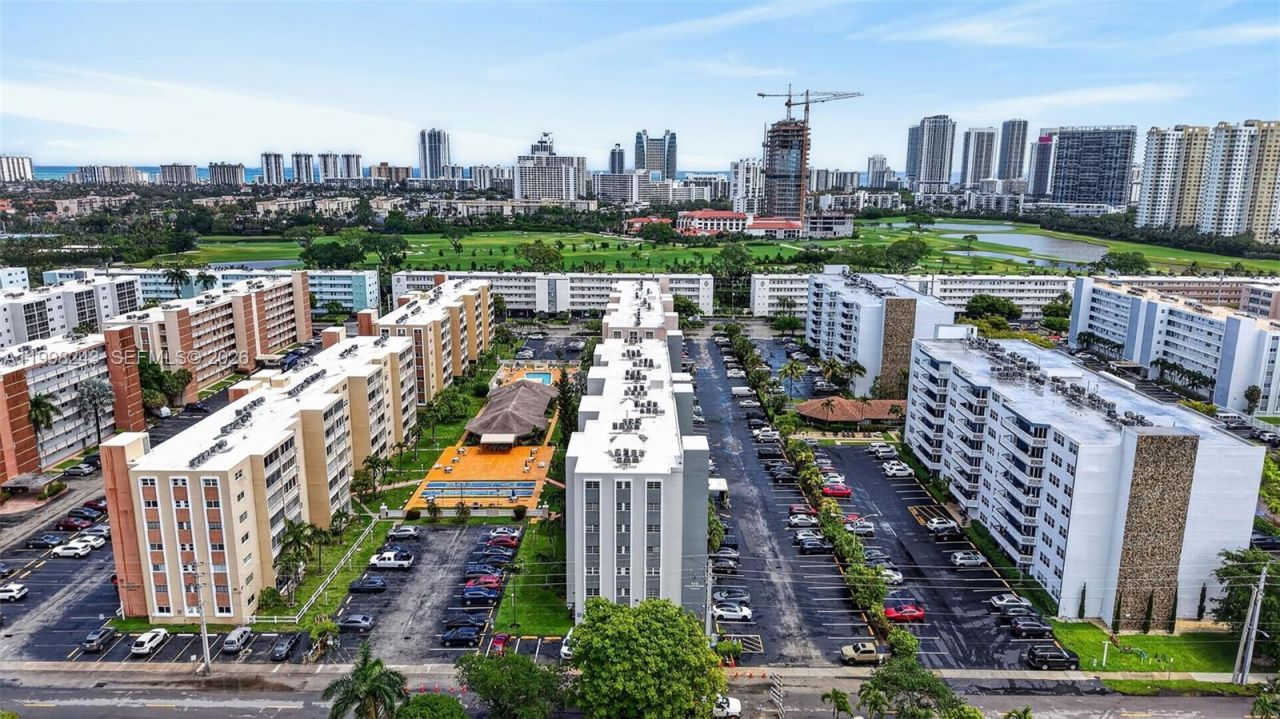 420 NE 12th Ave, Unit 202, Hallandale Beach, FL 33009 Photo