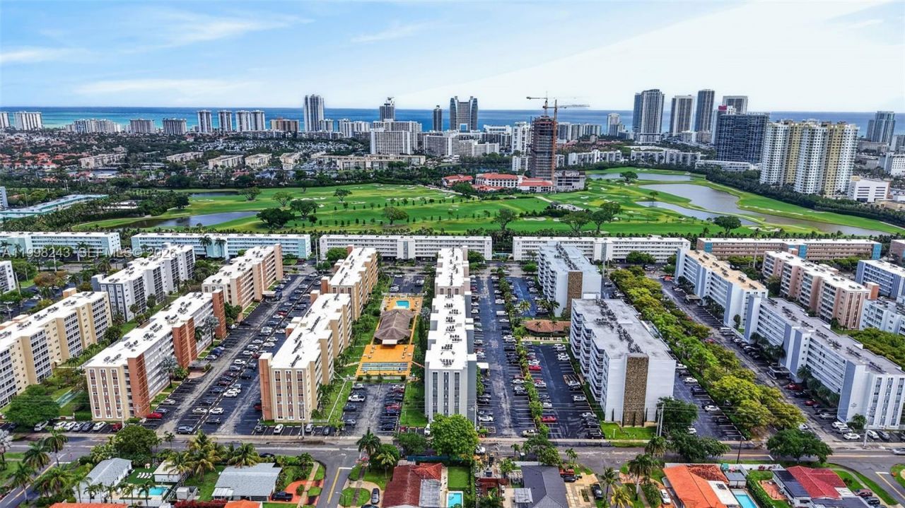 420 NE 12th Ave, Unit 202, Hallandale Beach, FL 33009 Photo