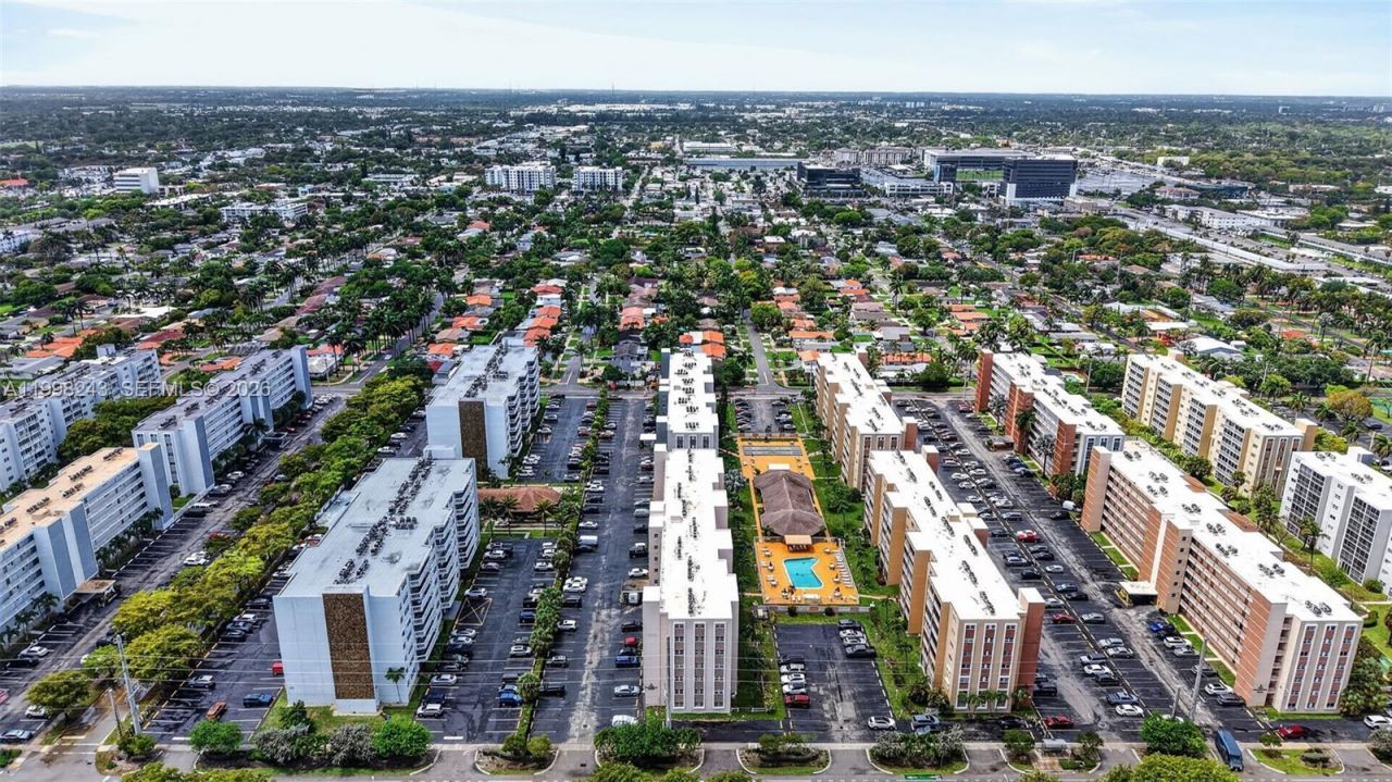 420 NE 12th Ave, Unit 202, Hallandale Beach, FL 33009 Photo