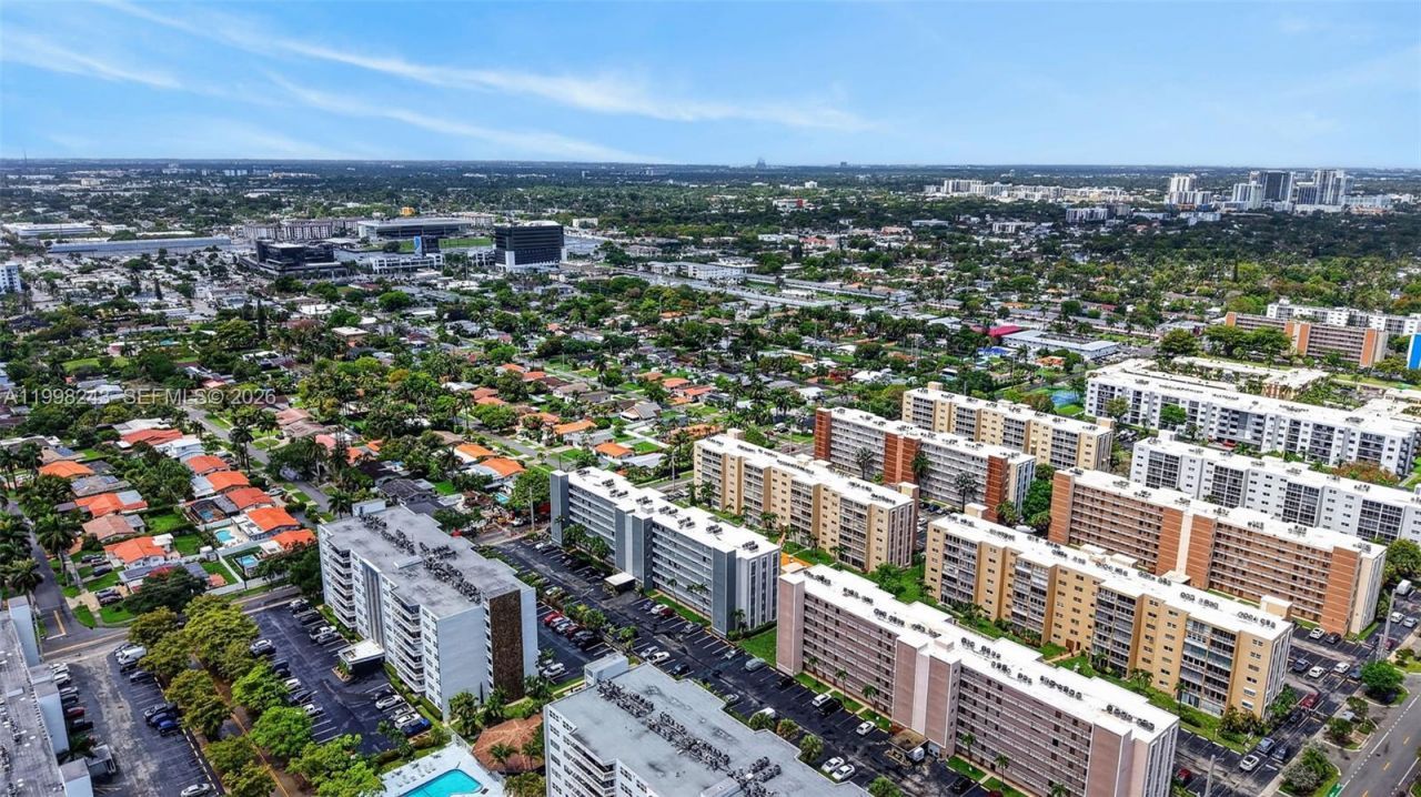 420 NE 12th Ave, Unit 202, Hallandale Beach, FL 33009 Photo