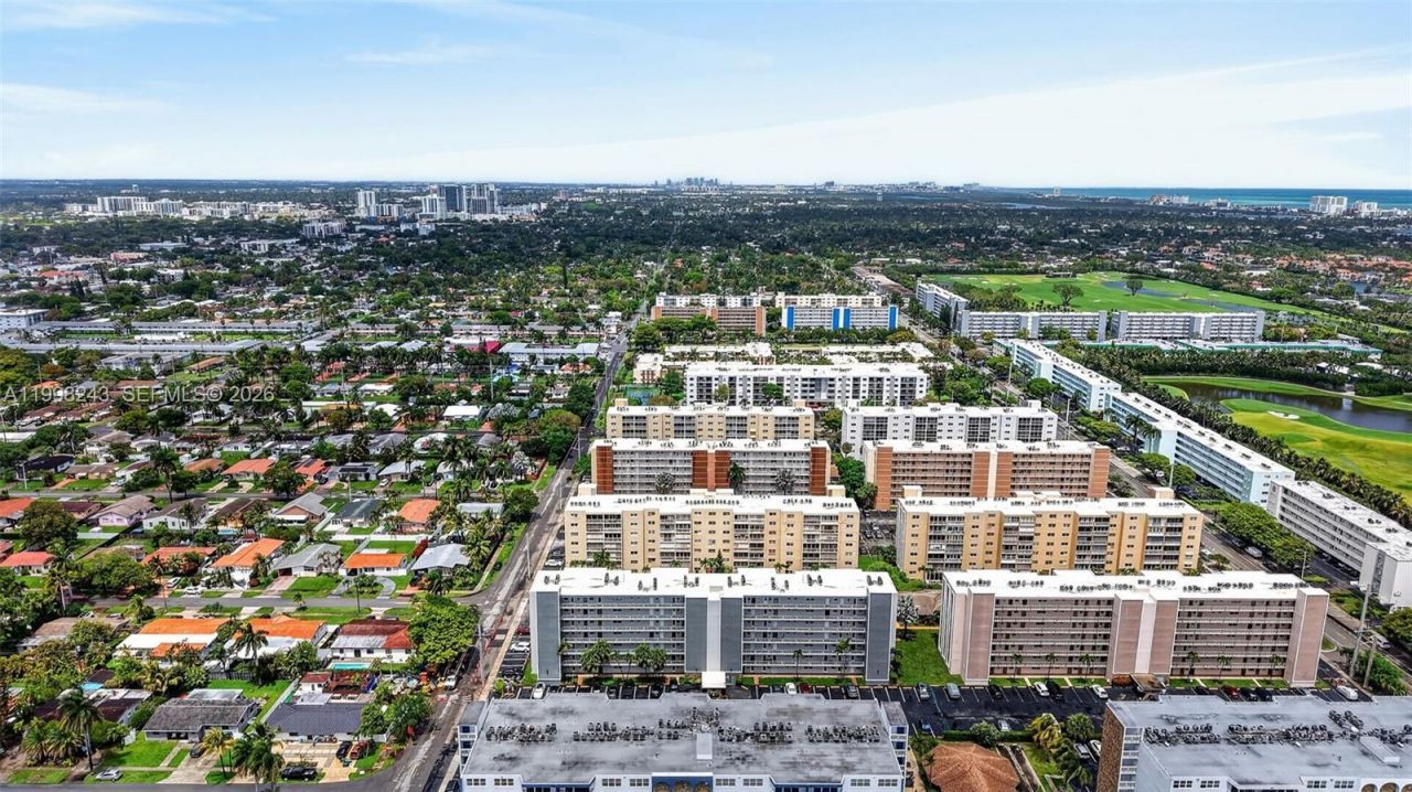 420 NE 12th Ave, Unit 202, Hallandale Beach, FL 33009 Photo