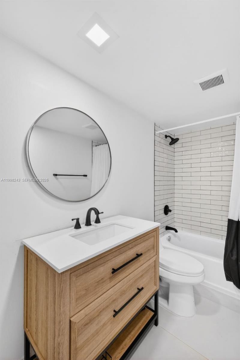 420 NE 12th Ave, Unit 202, Hallandale Beach, FL 33009 Photo