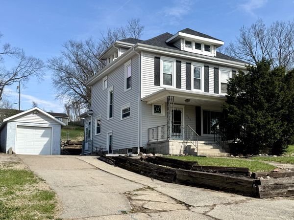 415 PARK Street, OAKLAND, IA 51560