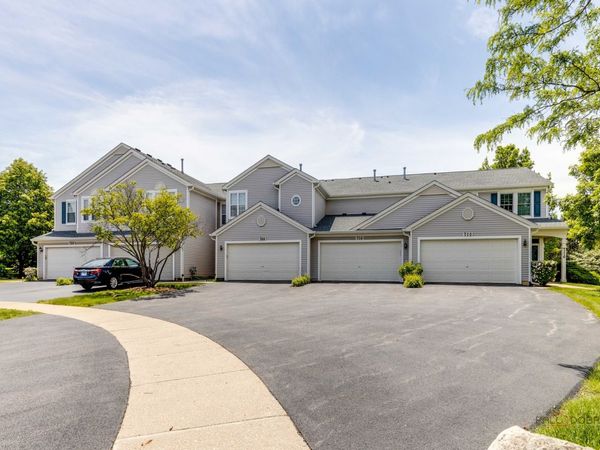 708 Valley View Court , Aurora, IL 60502