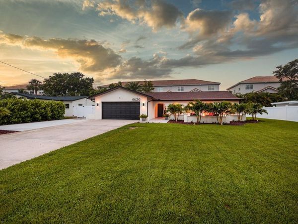 4626 BAYSHORE BOULEVARD NE, ST PETERSBURG, FL 33703