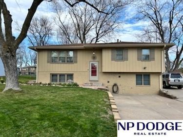 5423 S 106 Street, Omaha, NE 68127