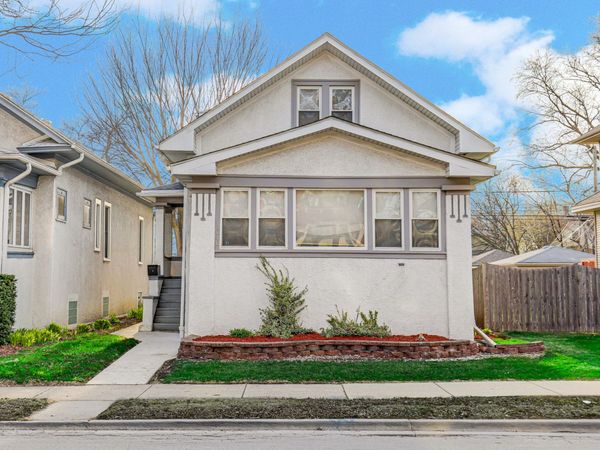 1040 N Austin Boulevard , Oak Park, IL 60302