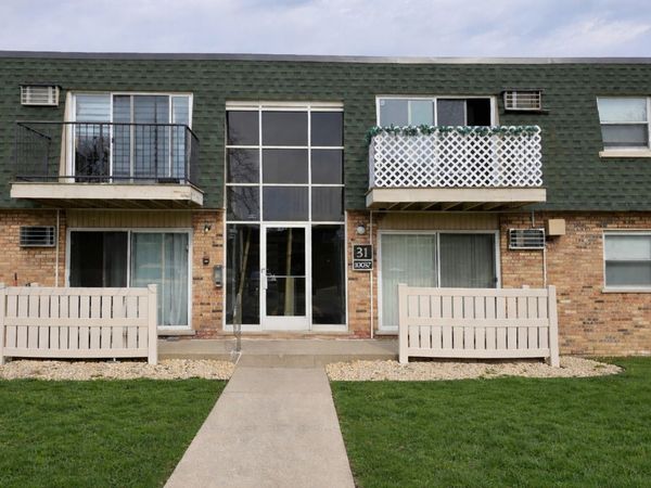 10037 S Walnut Terrace, Unit 31-111, Palos Hills, IL 60465