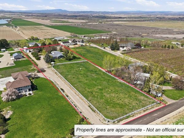 5605 Sunset Rd, Fruitland, ID 83619