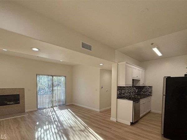 10849 Fruitland Drive, Unit 301, Studio City, CA 91604
