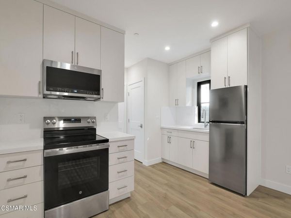 3190 Los Robles Road, Unit E, Thousand Oaks, CA 91362