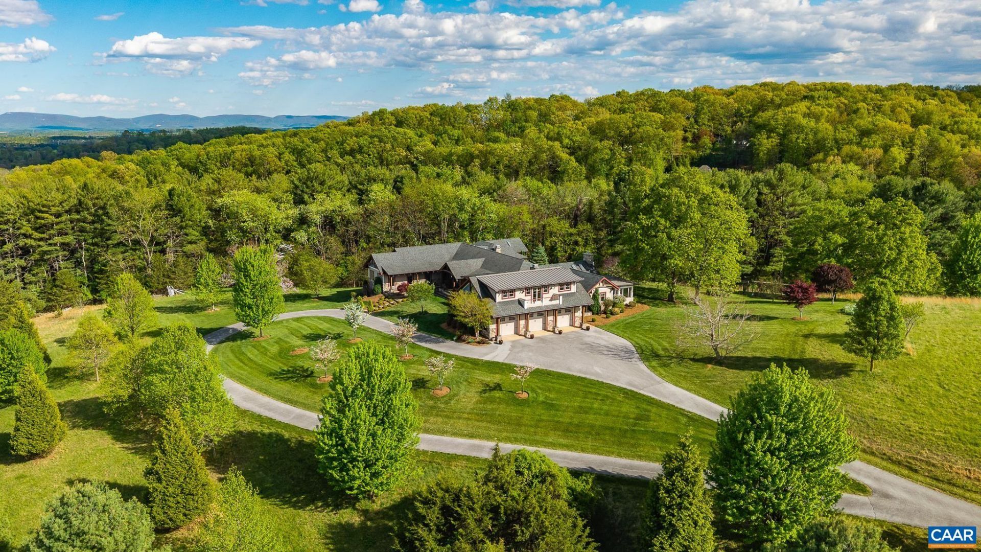 320 CARRSBROOK DR, Staunton, VA 24401