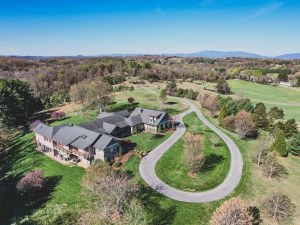 320 CARRSBROOK DR , Staunton, VA 24401