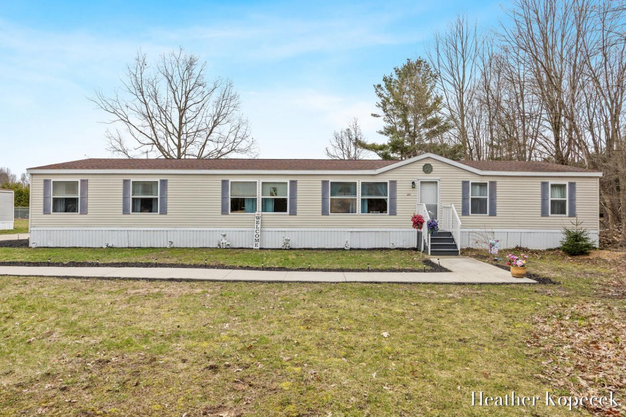 125 San Souci Drive Nw, Sparta, MI 49345 Main Photo