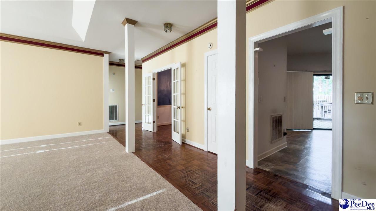 708 Yorkshire Court Photo 11