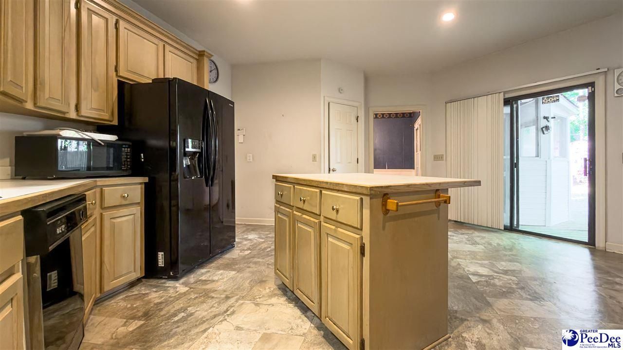 708 Yorkshire Court Photo 18