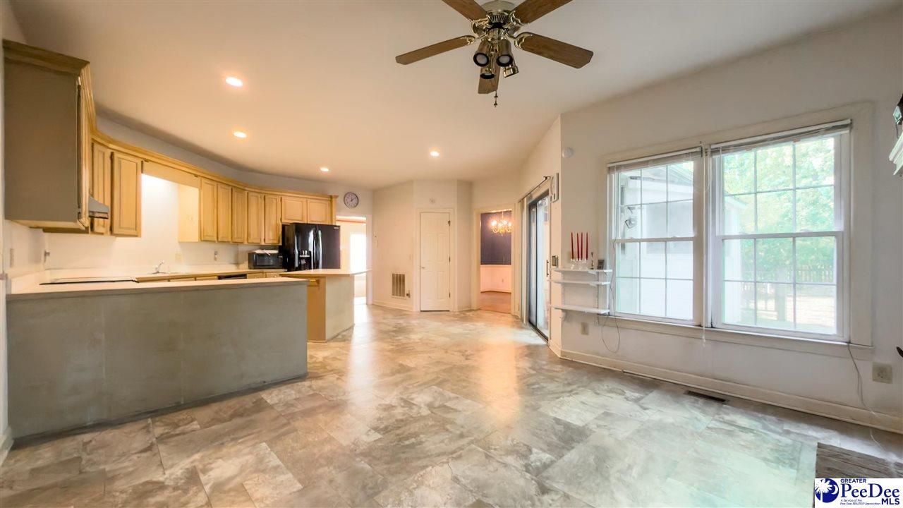 708 Yorkshire Court Photo 20