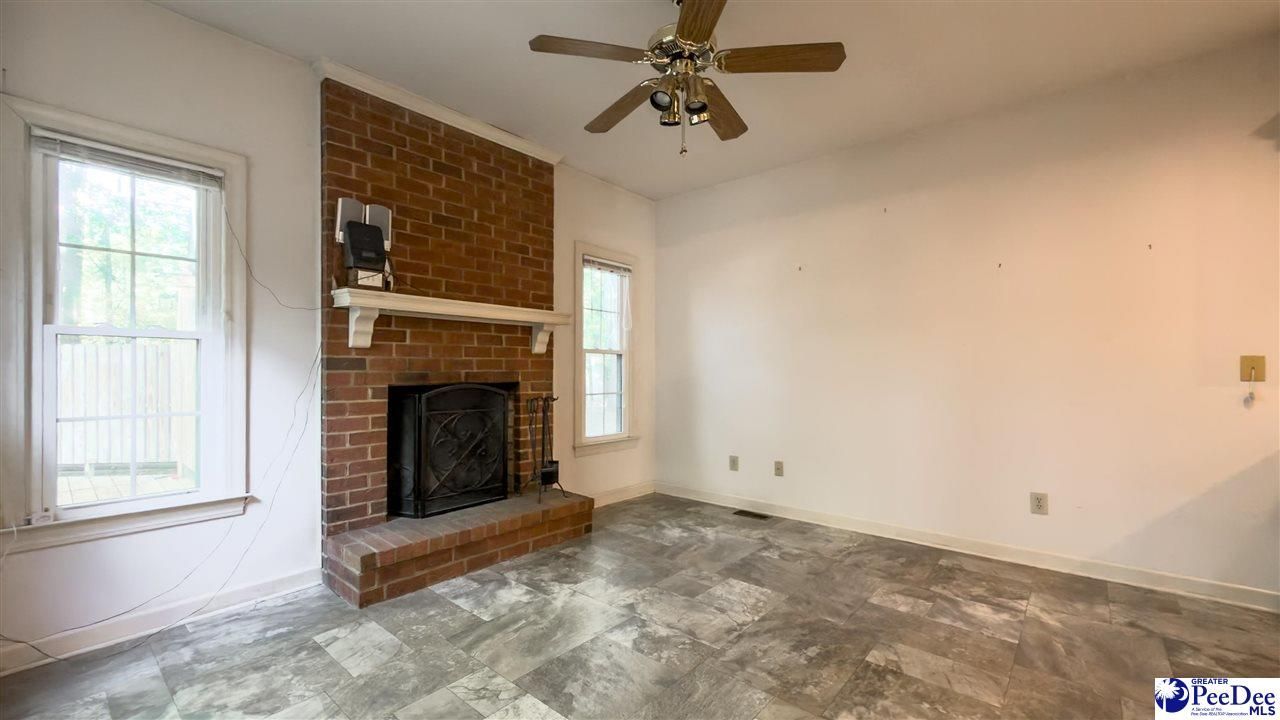 708 Yorkshire Court Photo 21