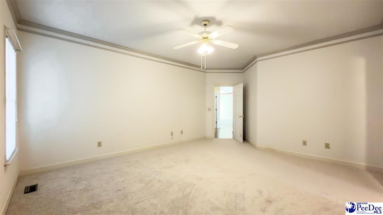 708 Yorkshire Court Photo 26