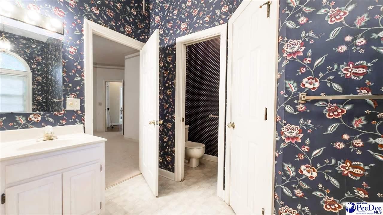 708 Yorkshire Court Photo 28