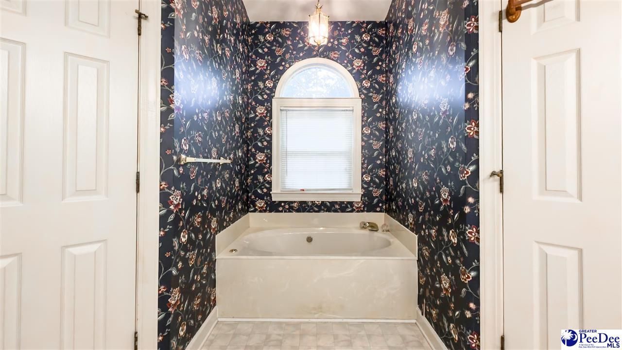 708 Yorkshire Court Photo 30