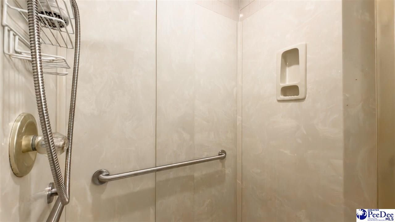 708 Yorkshire Court Photo 31