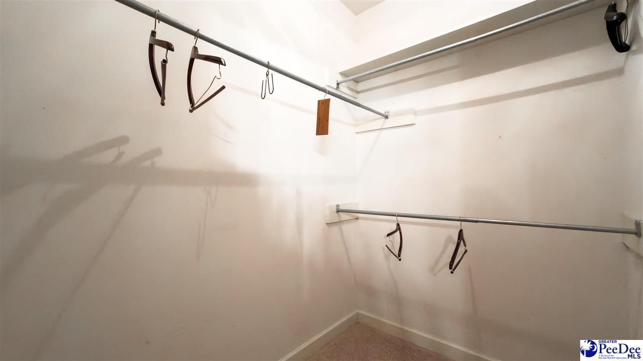 708 Yorkshire Court Photo 32