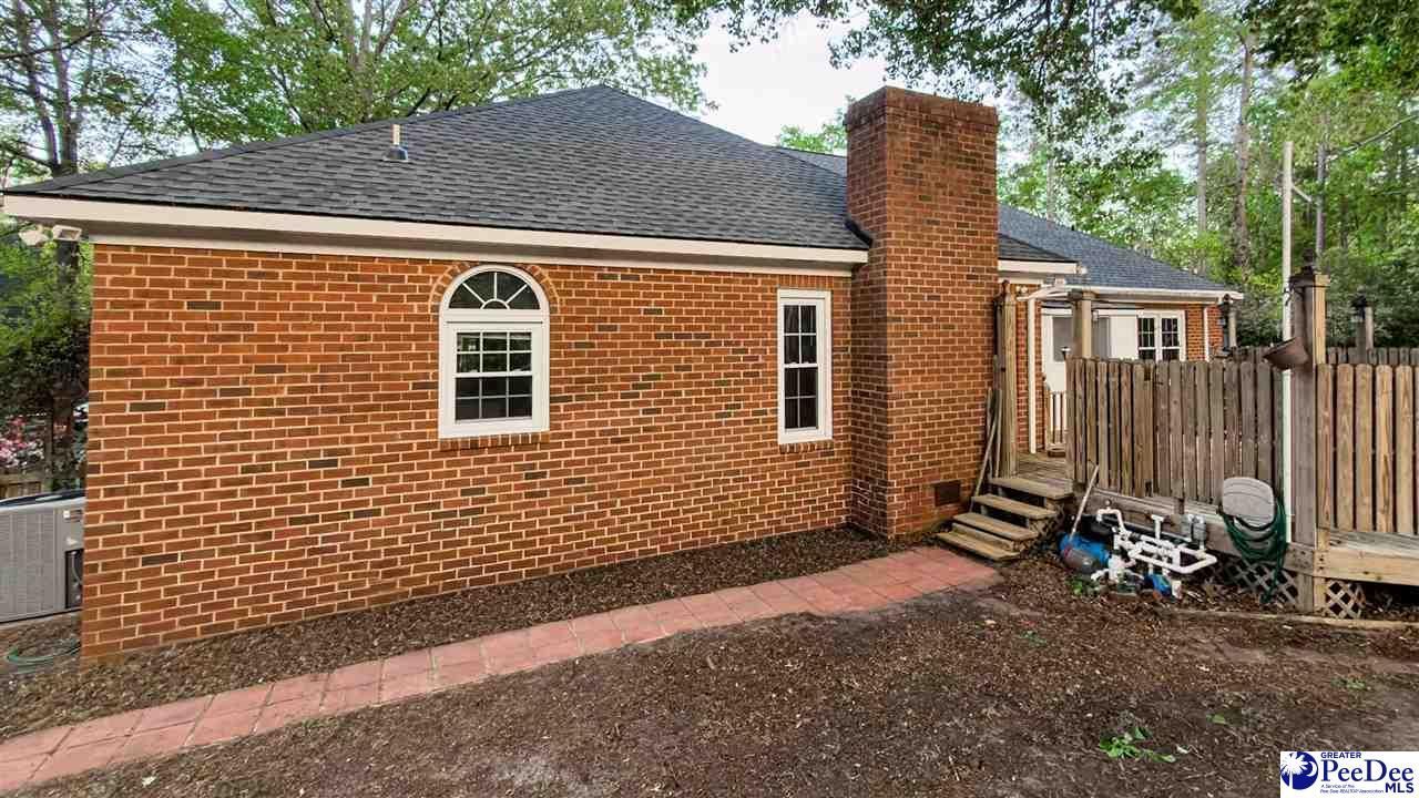 708 Yorkshire Court Photo 4