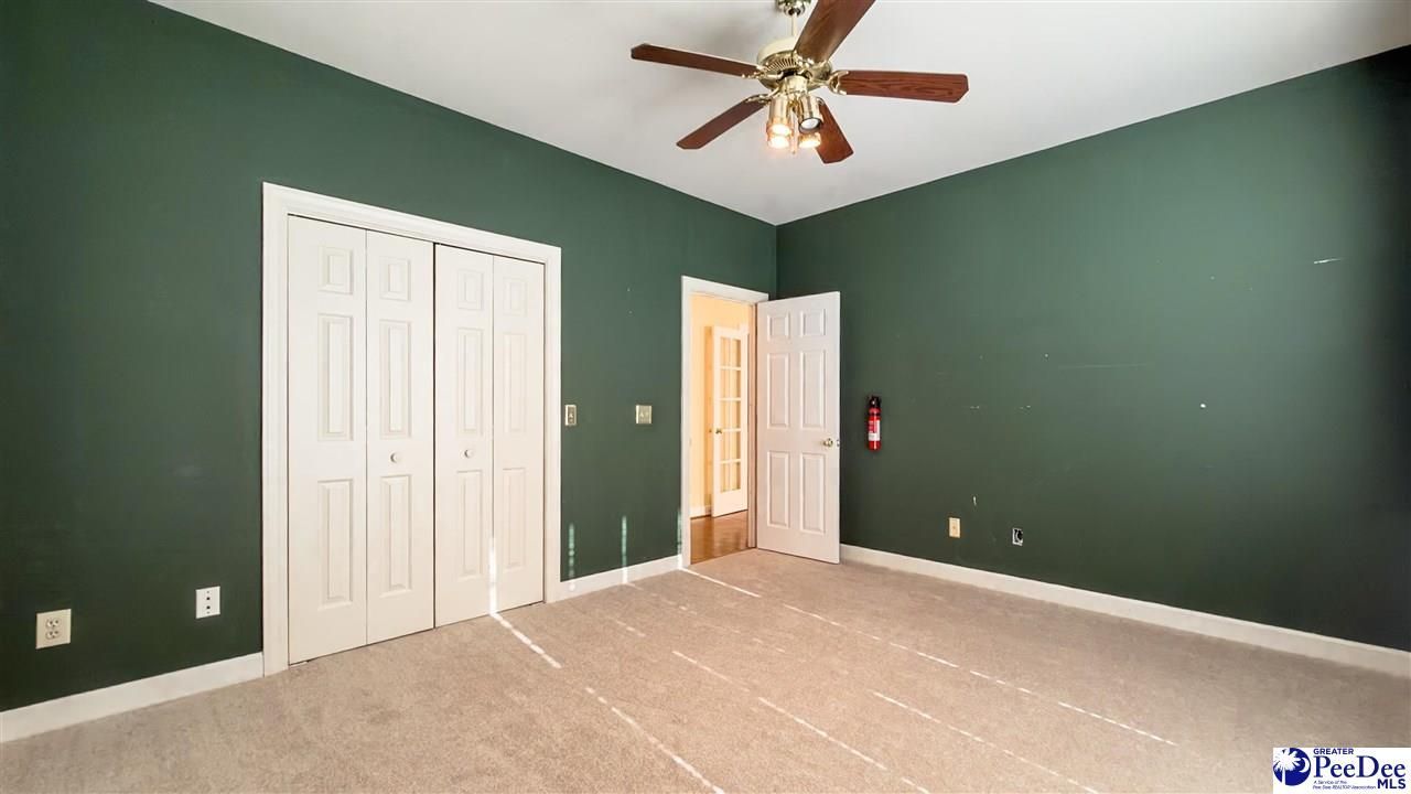 708 Yorkshire Court Photo 36