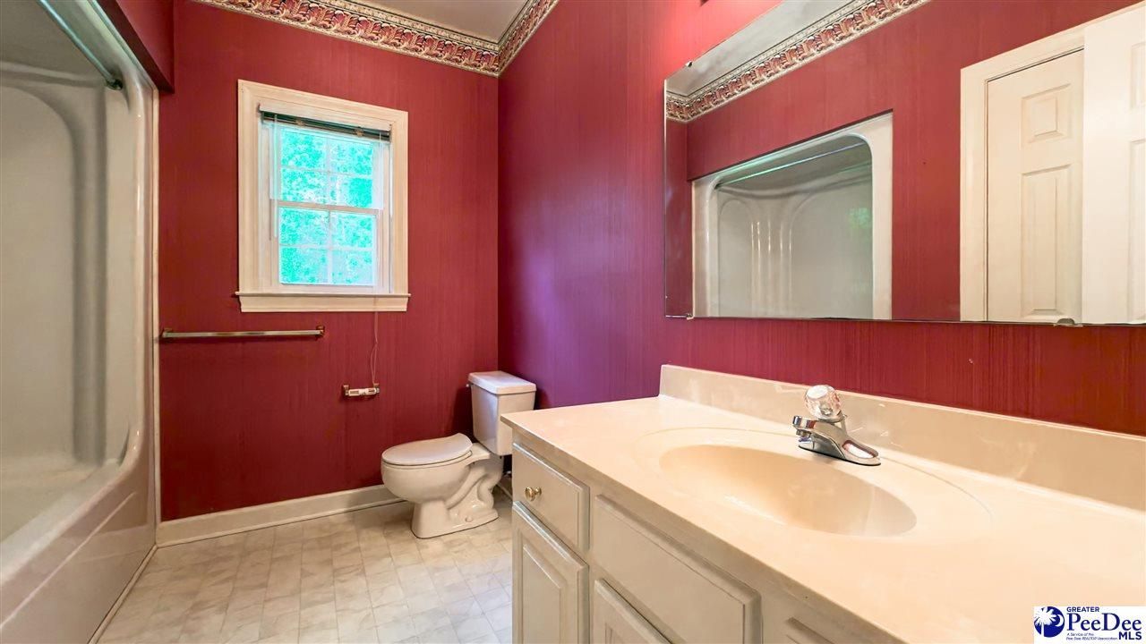 708 Yorkshire Court Photo 38