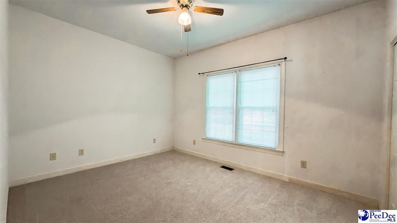 708 Yorkshire Court Photo 40