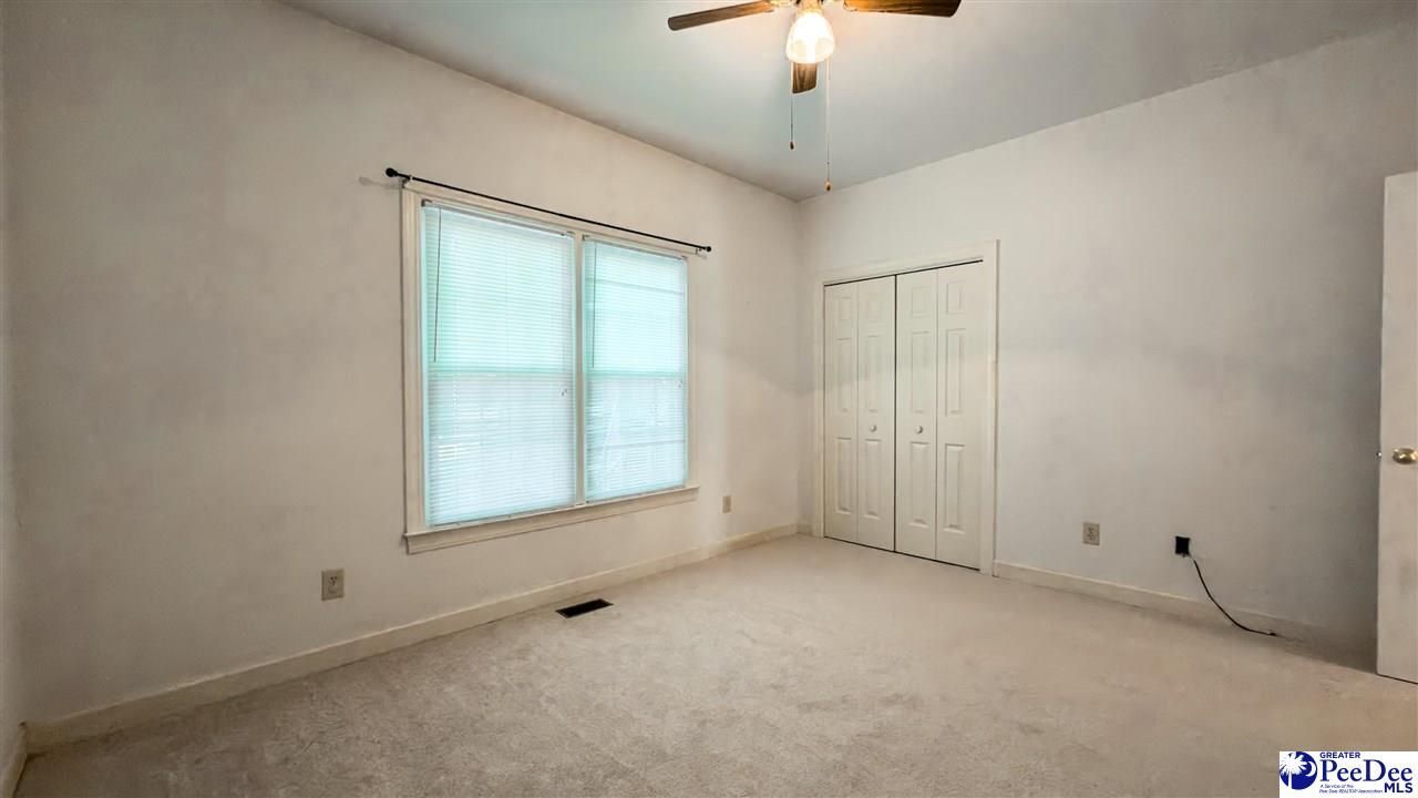 708 Yorkshire Court Photo 42