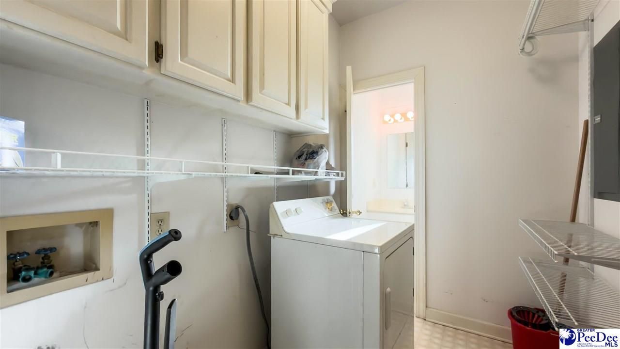 708 Yorkshire Court Photo 43