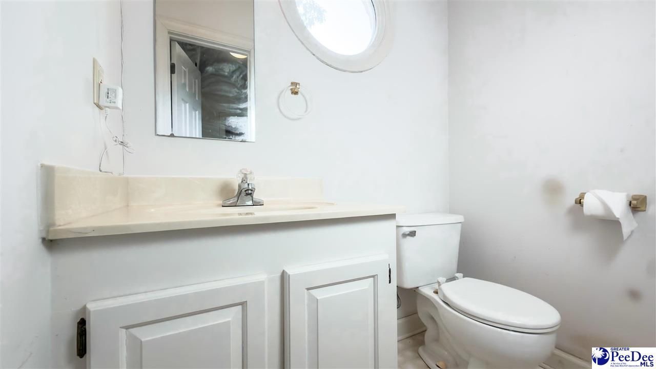 708 Yorkshire Court Photo 44