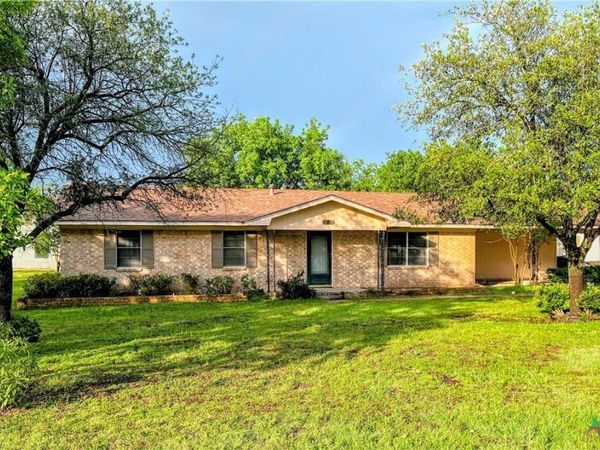 6 Gulf Avenue , Rogers, TX 76569