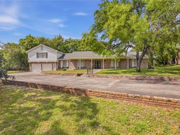 15 Jade Drive, Victoria, TX 77904