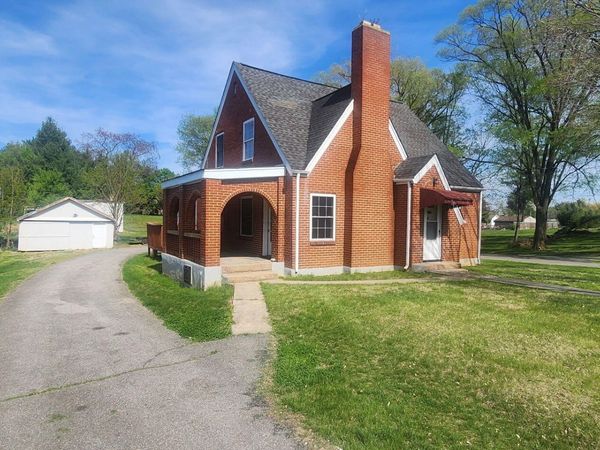 5335 Airport RD NW, Roanoke, VA 24012