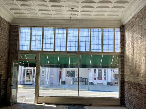 19752 Main ST , Buchanan, VA 24066