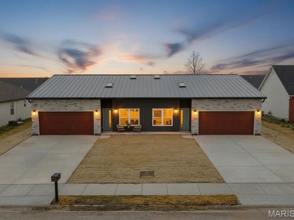 160B Field Crossing Dr, Highland, IL 62249