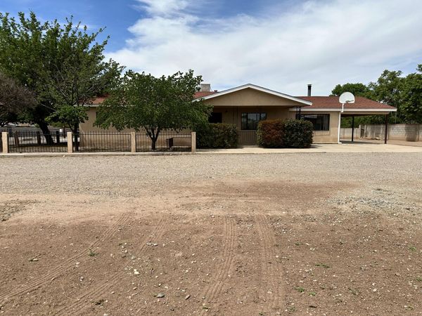 1929 Tapia Boulevard SW, Unit B, Albuquerque, NM 87105