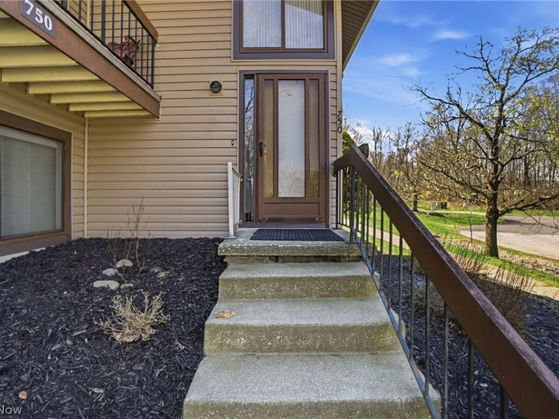 750 Kirkwall Drive , Copley, OH 44321 Photo 2