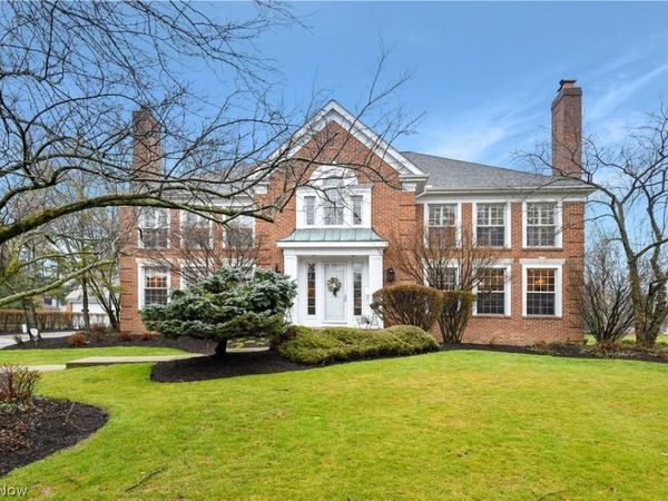 18233 Shelburne Road, Shaker Heights, OH 44118