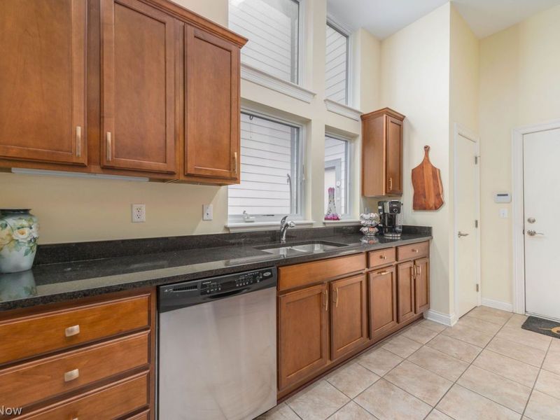 12215 Detroit Avenue, Lakewood, OH 44107 Photo 20