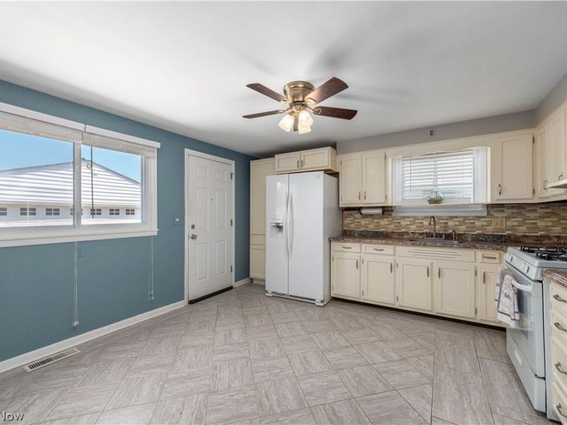 3848 N Hogan Drive, Lorain, OH 44053 Photo 17