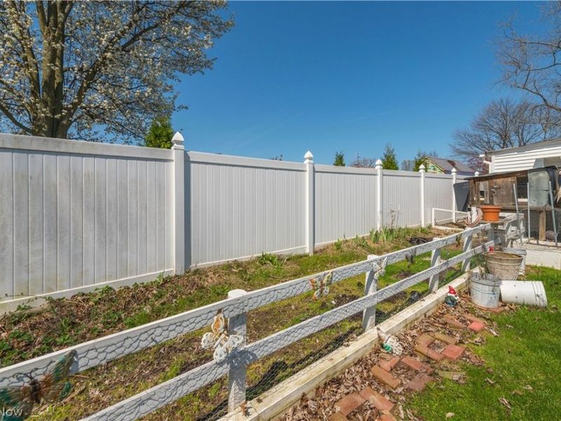 3848 N Hogan Drive, Lorain, OH 44053 Photo 9