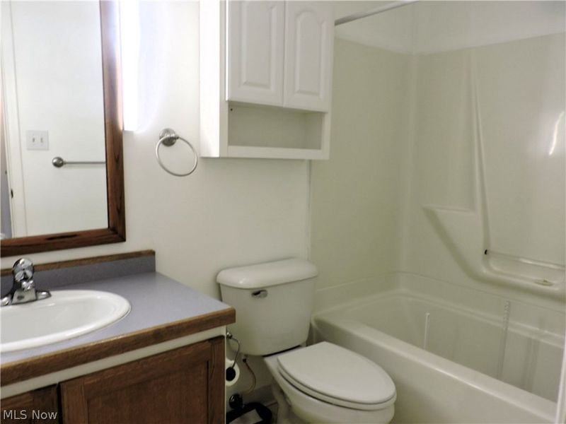 26740 Lake of the Falls Boulevard, Olmsted Falls, OH 44138 Photo 10